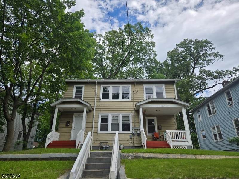 1123 W 4Th St - Photo 1