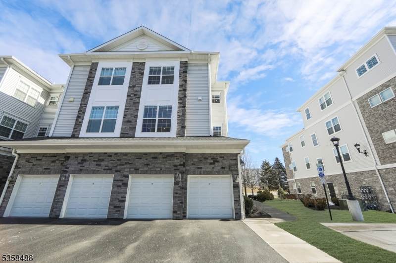 17 Veterans Way - Photo 1