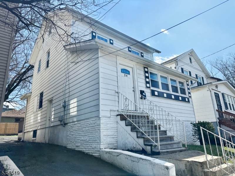 214 Maple Ave - Photo 1