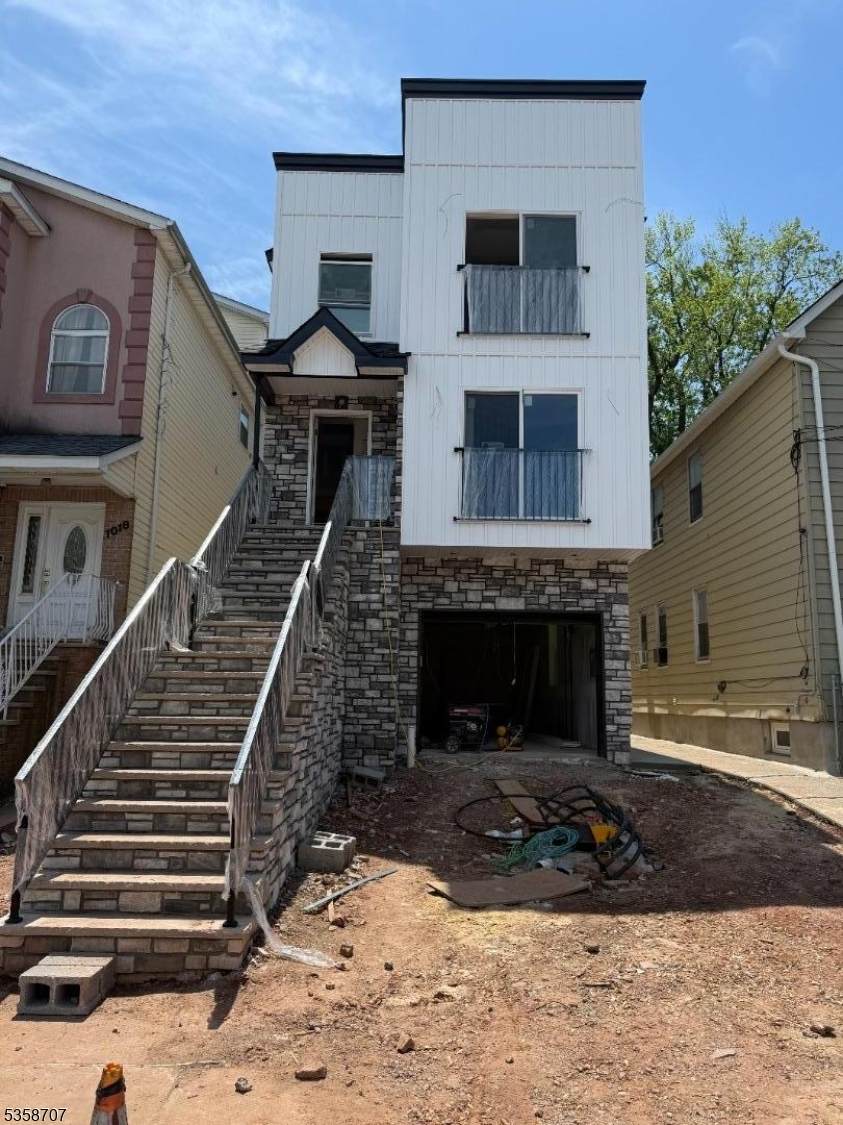 1020 Julia St - Photo 1