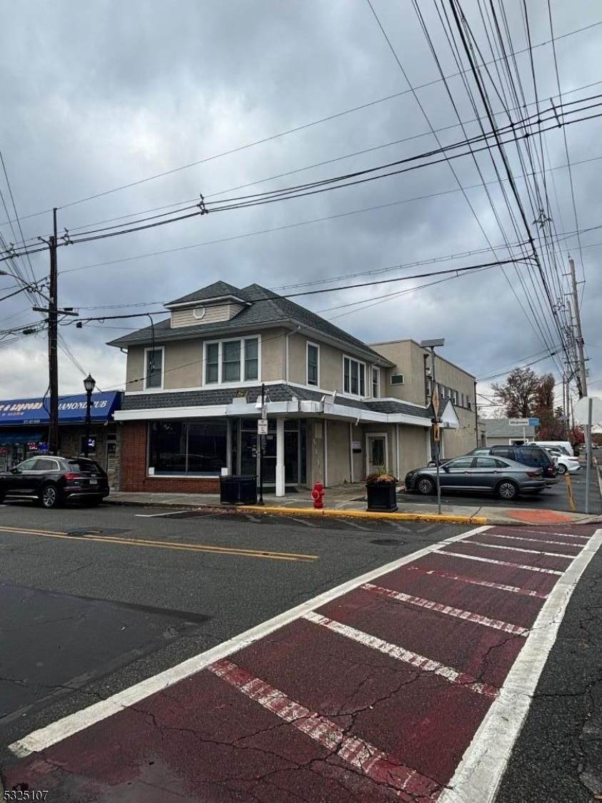 207 Diamond Bridge Ave - Photo 1