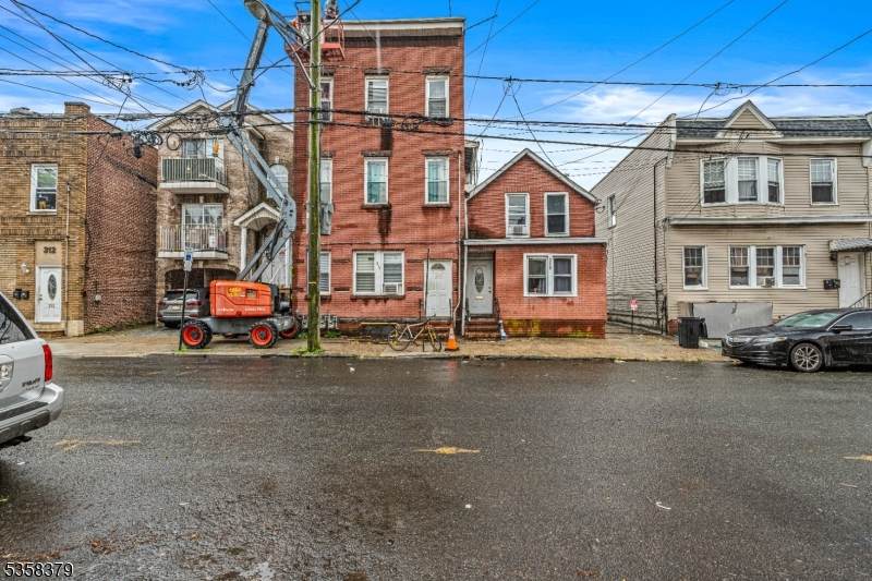 316 John St - Photo 1