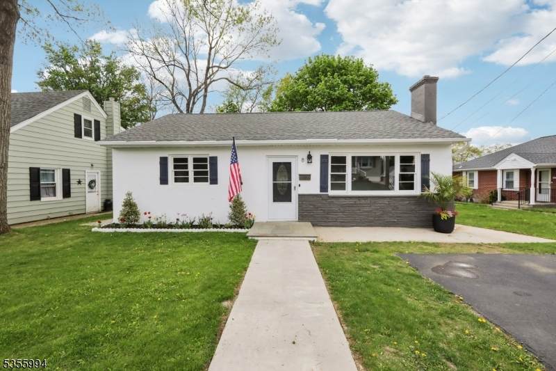 8 Oak St - Photo 1