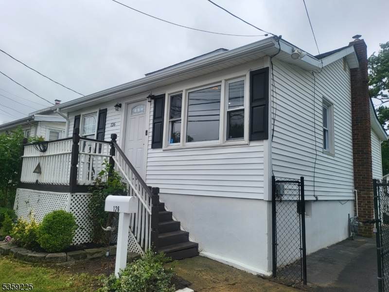 126 Seabreeze Ave - Photo 1