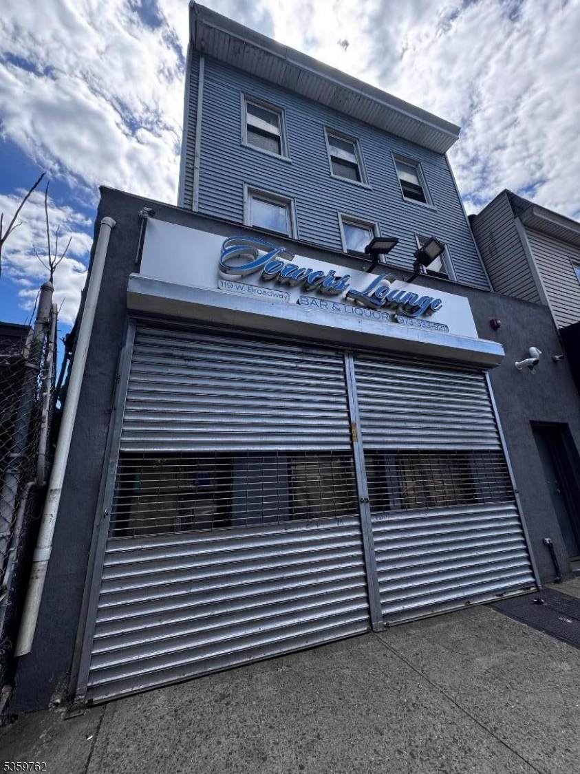 119 W Broadway - Photo 1