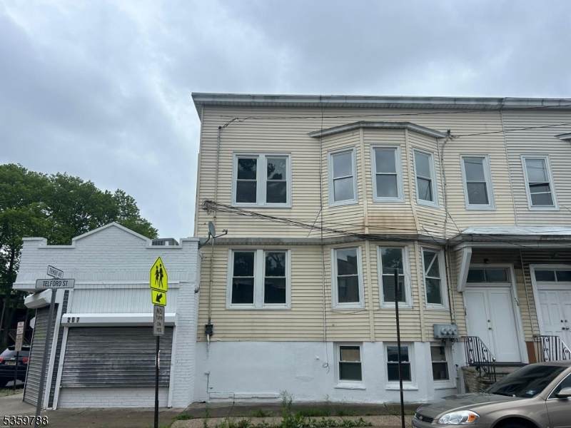 207 Tremont Ave - Photo 1