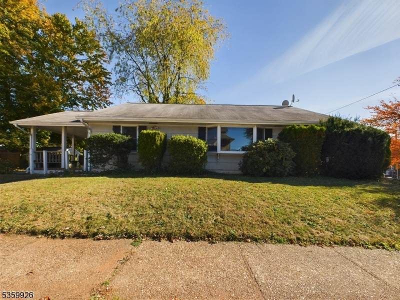 834 Amboy Ave - Photo 1