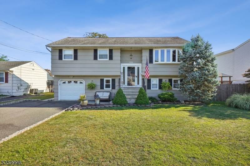522 Hancock St - Photo 1