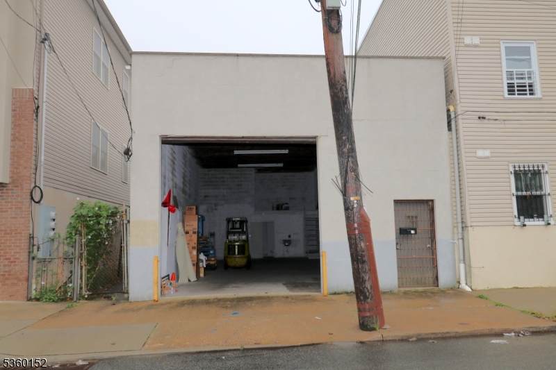 91 Tichenor St - Photo 1