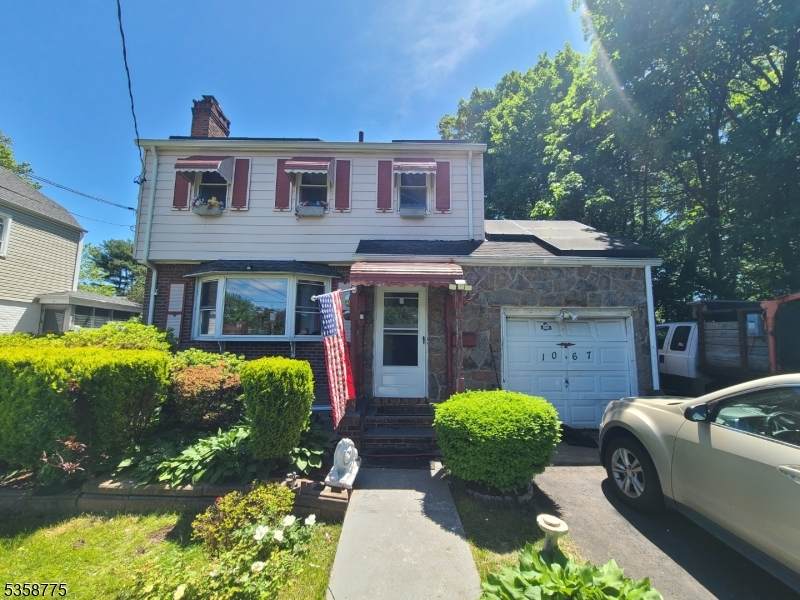 1067 Julia St - Photo 1