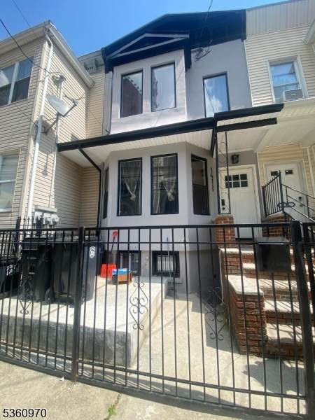 141 Clifton Ave - Photo 1