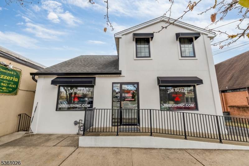 308 Union Blvd - Photo 1