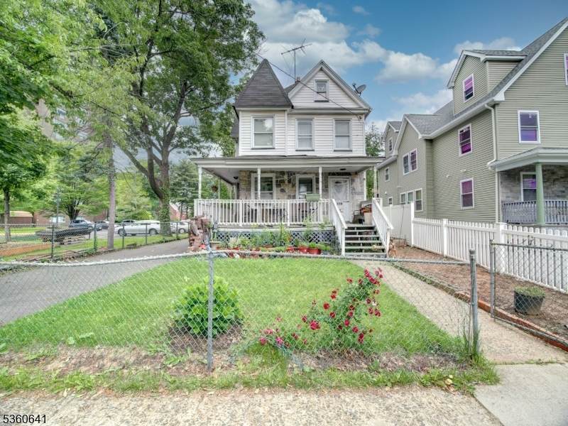 539 E 2Nd St - Photo 1