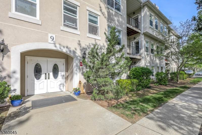 901 Burgundy Way - Photo 1