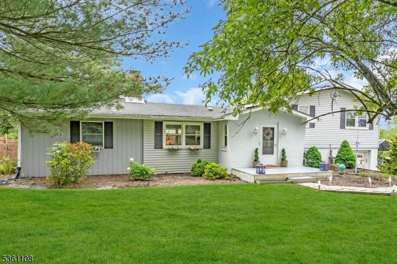 8 Chestnut Ave - Photo 1