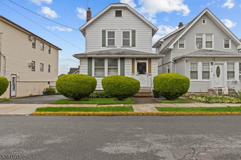 430 Dewitt Ave - Photo 1