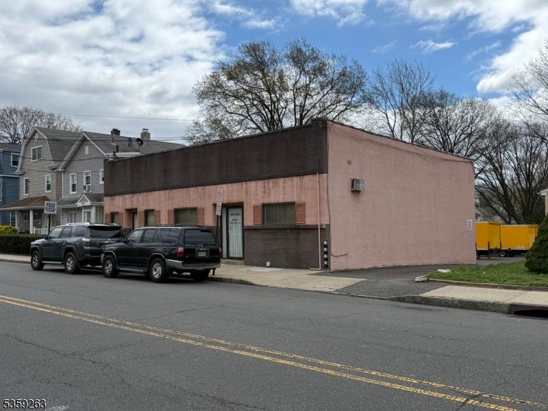 228 Montgomery - Photo 1