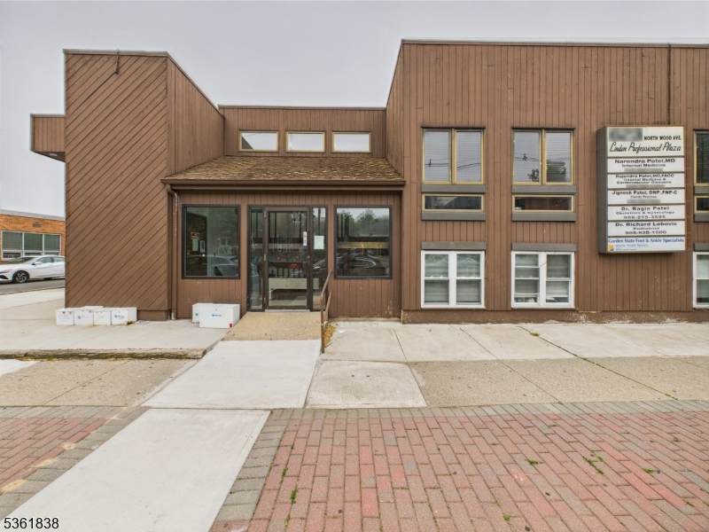 623 N Wood Ave - Photo 1