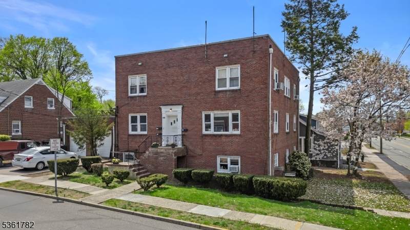 1020 Raritan Ave - Photo 1