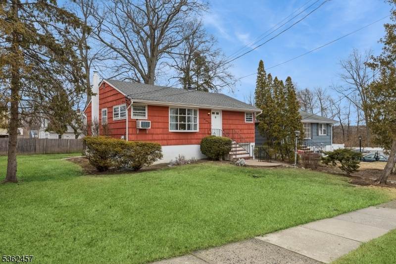 137 Lincoln Pl - Photo 1