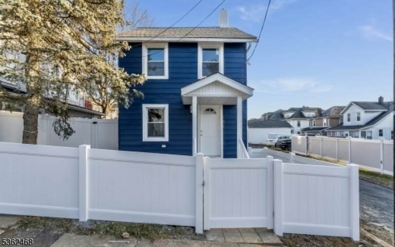 288 Marshall St - Photo 1
