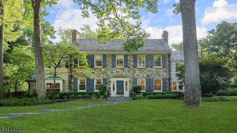 825 Lawrence Ave - Photo 1