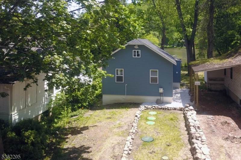 37 Lakeview Ter - Photo 1