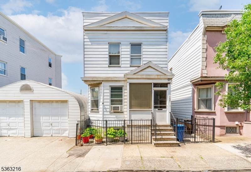 157 Brill St - Photo 1