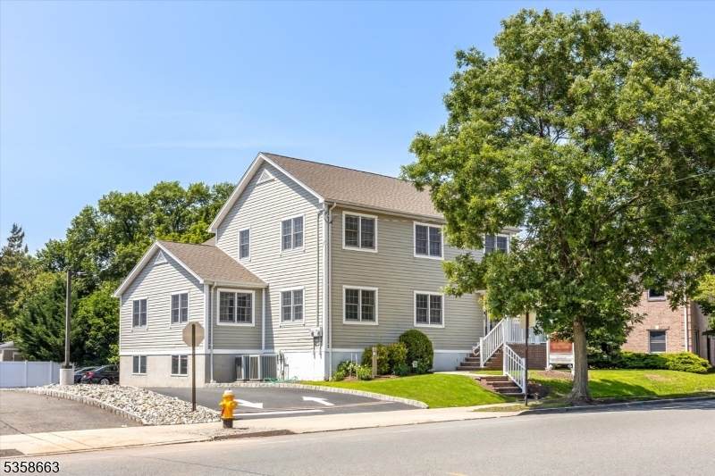 1012 Broad St - Photo 1