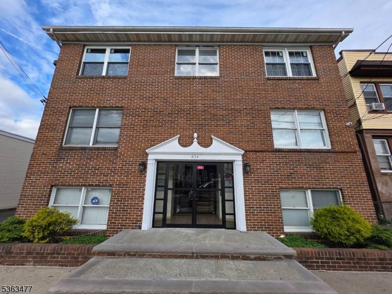 634 S Broad St - Photo 1