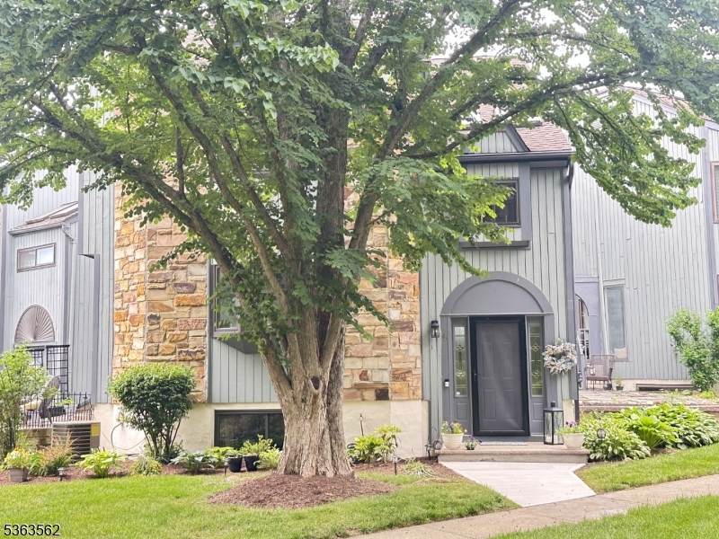 43 Kensington Ct - Photo 1