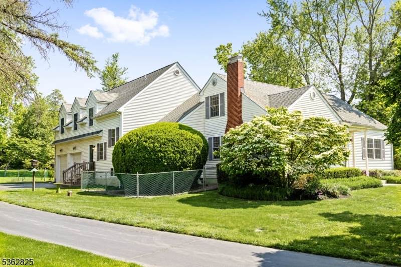 25 Orchard Ave - Photo 1