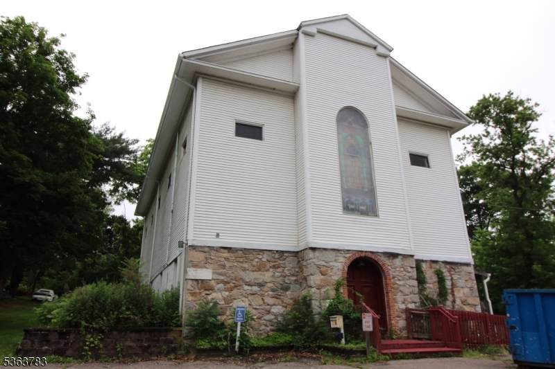 16 Hampton Rd - Photo 1