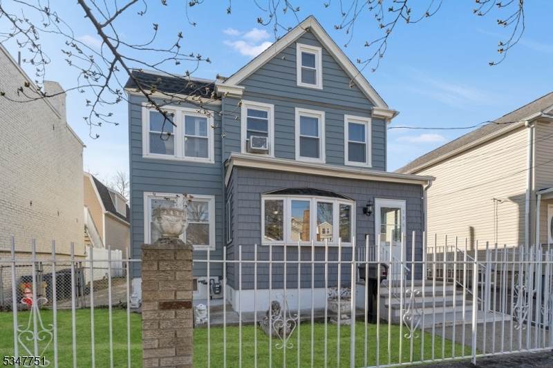 136 Willow St - Photo 1