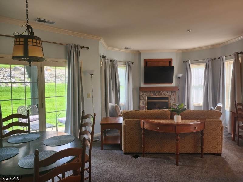 2 Maple Cres - Photo 1