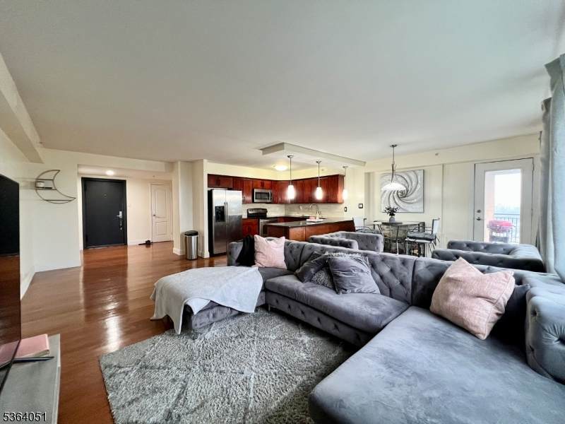 60 Parkway Dr - Photo 1