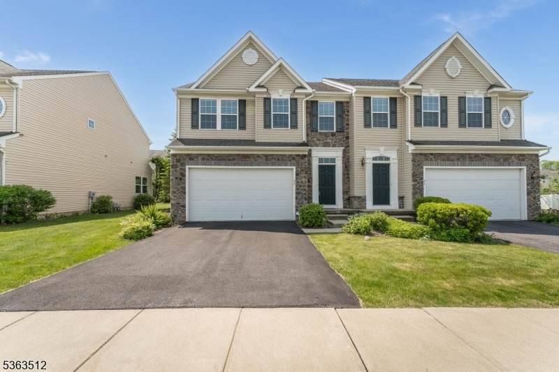 84 Washington Square Circle - Photo 1