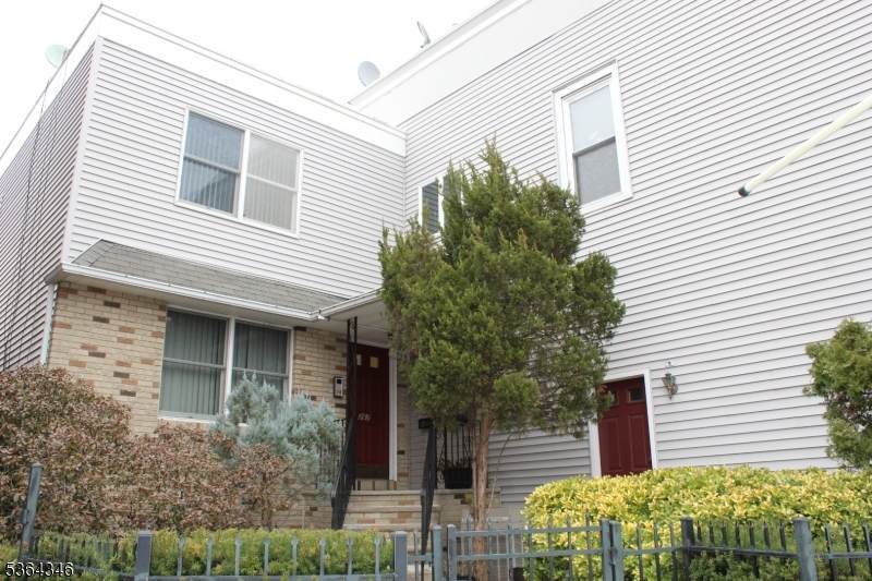 267 Paterson Ave - Photo 1