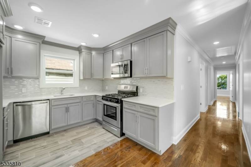 146 N 15Th St, Apt 2 - Photo 1