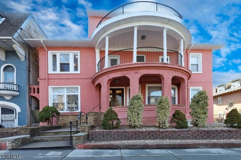 720 Boulevard - Photo 1