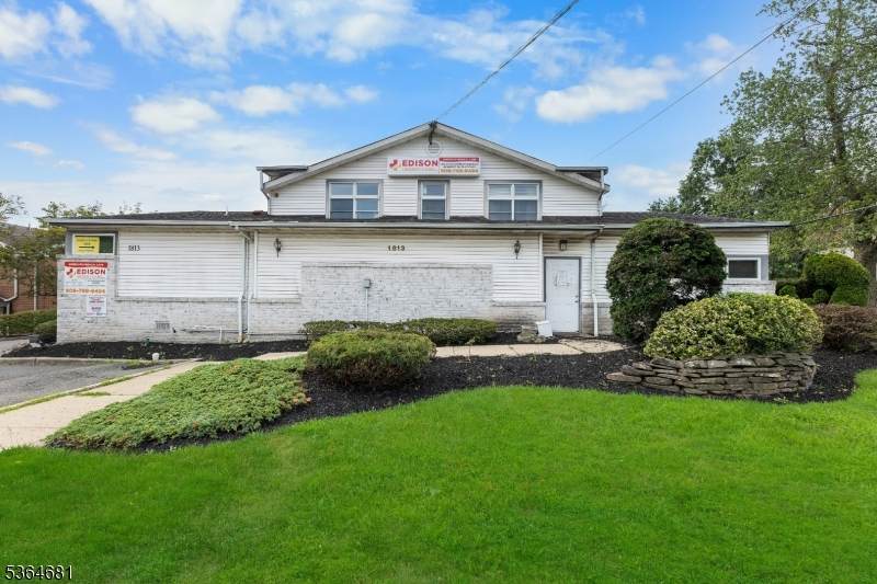 1813 Oak Tree Rd - Photo 1
