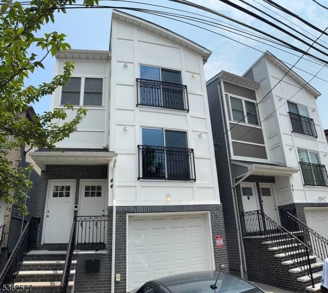 44 Wainwright St Unit 1 - Photo 1