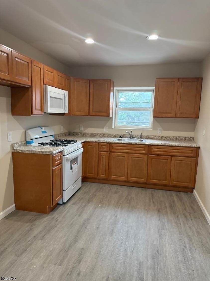 115 Jefferson Ave - Photo 1