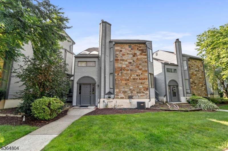 27 Delbarton Ct - Photo 1