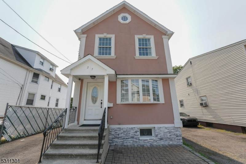 25 Rossiter Ave - Photo 1