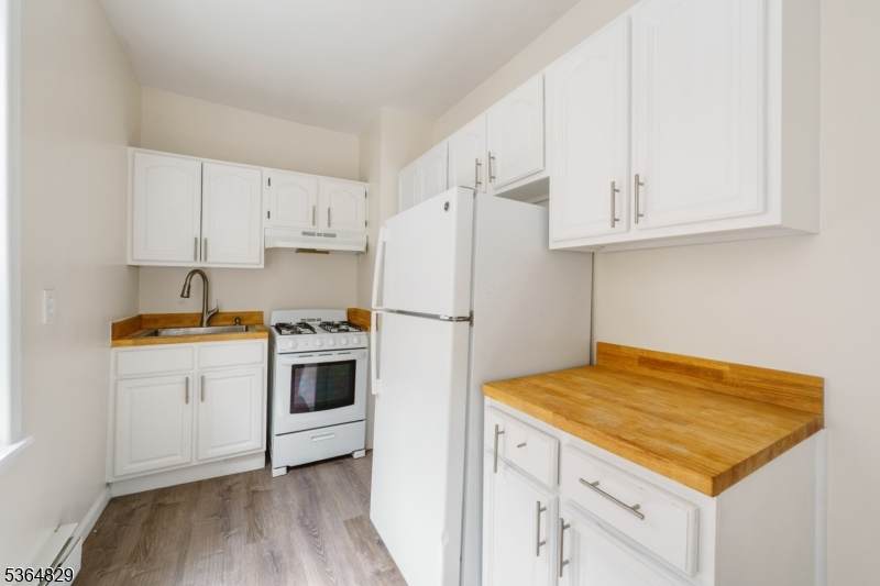 32 W 10Th St - Photo 1