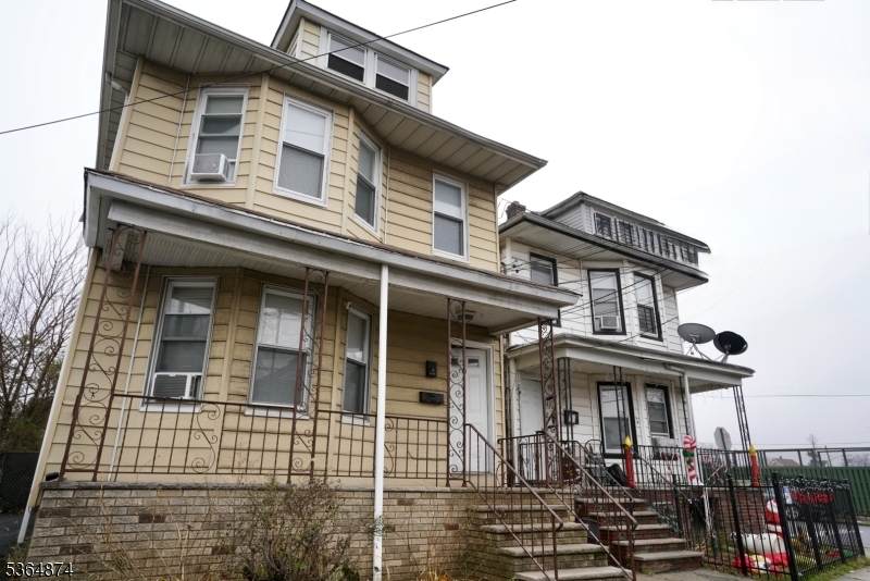 738 Edgar Rd - Photo 1