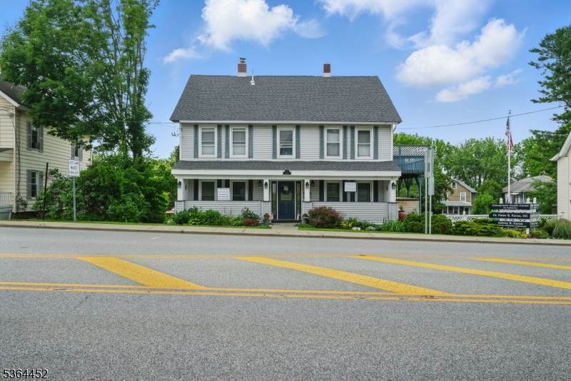 11 Vernon Ave - Photo 1