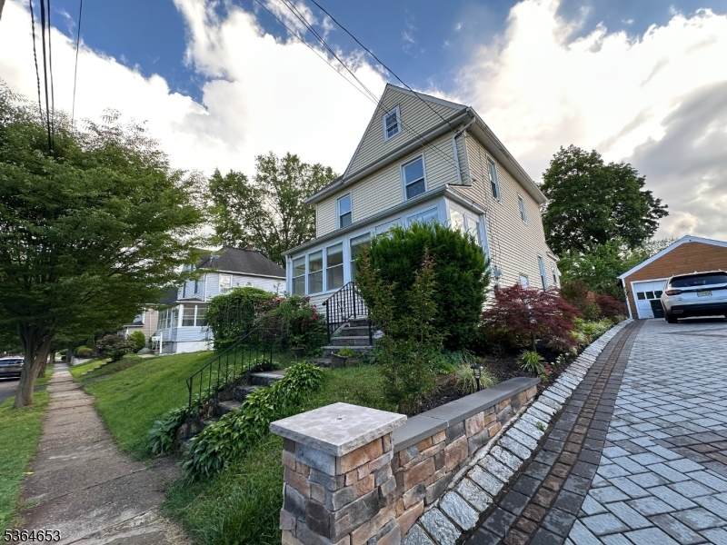 183 Jefferson Ave - Photo 1