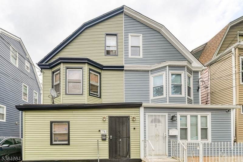 44 Stuyvesant Ave - Photo 1